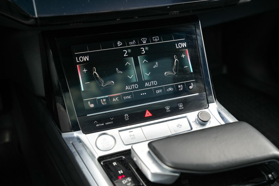 Audi e-tron 55 quattro Business edition 95 kWh S Line Panoramadak Adapt. Cruise HUD B&O Stoelkoeling 22''LM 408Pk!