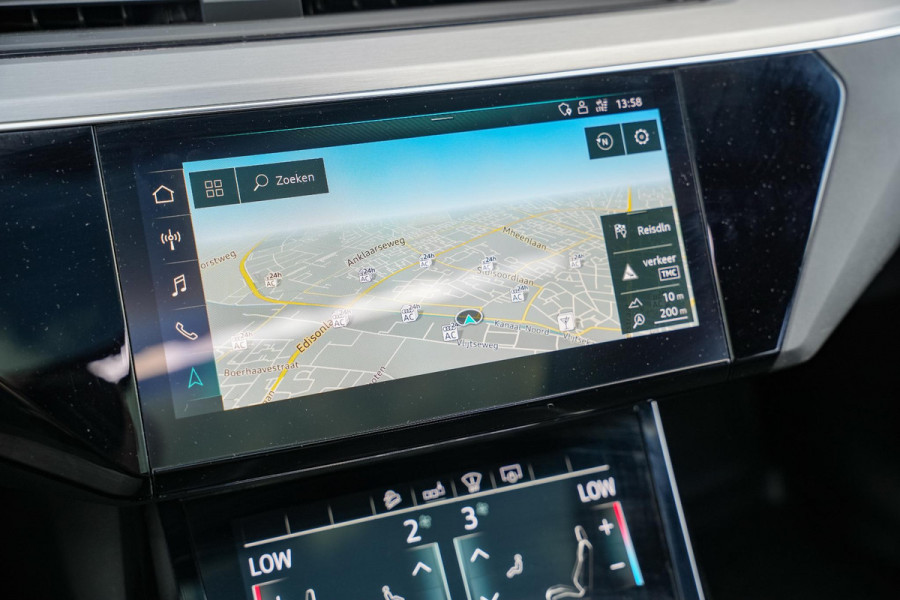 Audi e-tron 55 quattro Business edition 95 kWh S Line Panoramadak Adapt. Cruise HUD B&O Stoelkoeling 22''LM 408Pk!