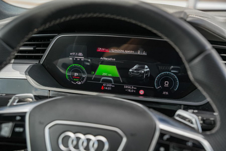 Audi e-tron 55 quattro Business edition 95 kWh S Line Panoramadak Adapt. Cruise HUD B&O Stoelkoeling 22''LM 408Pk!