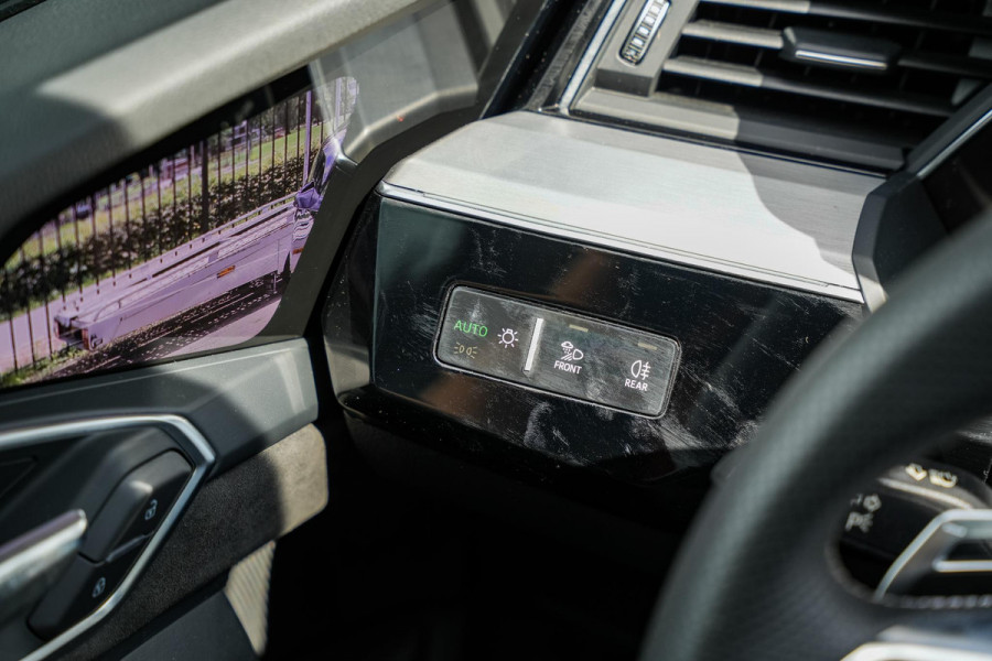 Audi e-tron 55 quattro Business edition 95 kWh S Line Panoramadak Adapt. Cruise HUD B&O Stoelkoeling 22''LM 408Pk!