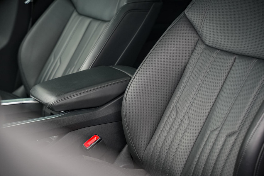 Audi e-tron 55 quattro Business edition 95 kWh S Line Panoramadak Adapt. Cruise HUD B&O Stoelkoeling 22''LM 408Pk!