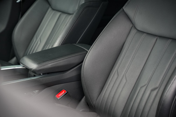 Audi e-tron 55 quattro Business edition 95 kWh S Line Panoramadak Adapt. Cruise HUD B&O Stoelkoeling 22''LM 408Pk!