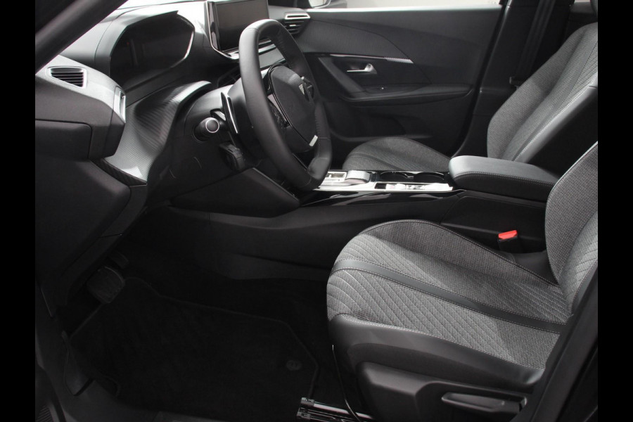 Peugeot 2008 1.2 PureTech 130pk Automaat Allure | Navigatie | Apple Carplay/Android Auto | 360 camera | Parkeersensoren Blind Spot Assist | Adaptive Cruise Control | Stoelverwarming | Getinte ramen | Climate Control