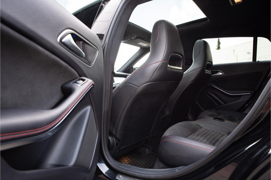Mercedes-Benz CLA-Klasse Shooting Brake 180 Ambition AMG Panoramadak Keyless Stoelverw. LED Alcantara