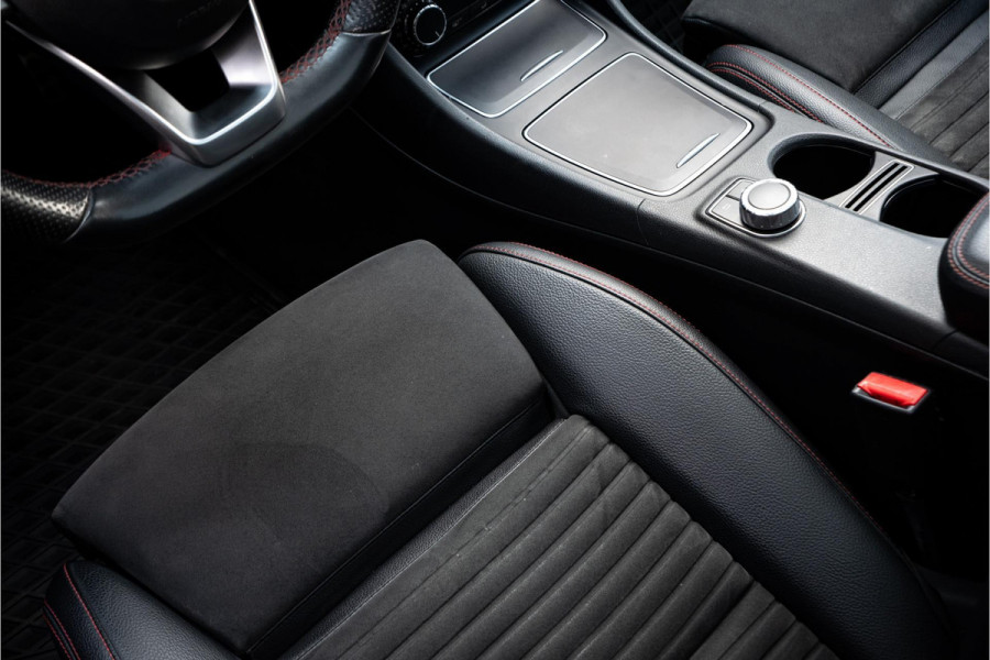 Mercedes-Benz CLA-Klasse Shooting Brake 180 Ambition AMG Panoramadak Keyless Stoelverw. LED Alcantara