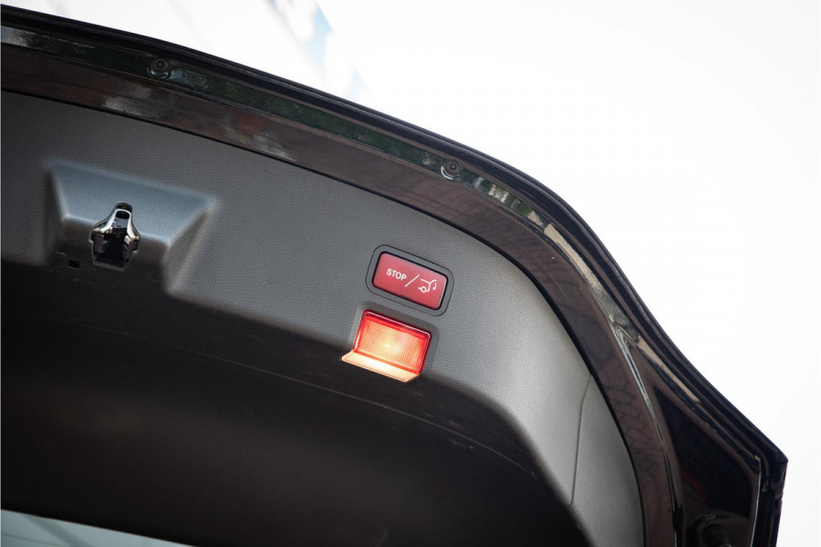 Mercedes-Benz CLA-Klasse Shooting Brake 180 Ambition AMG Panoramadak Keyless Stoelverw. LED Alcantara