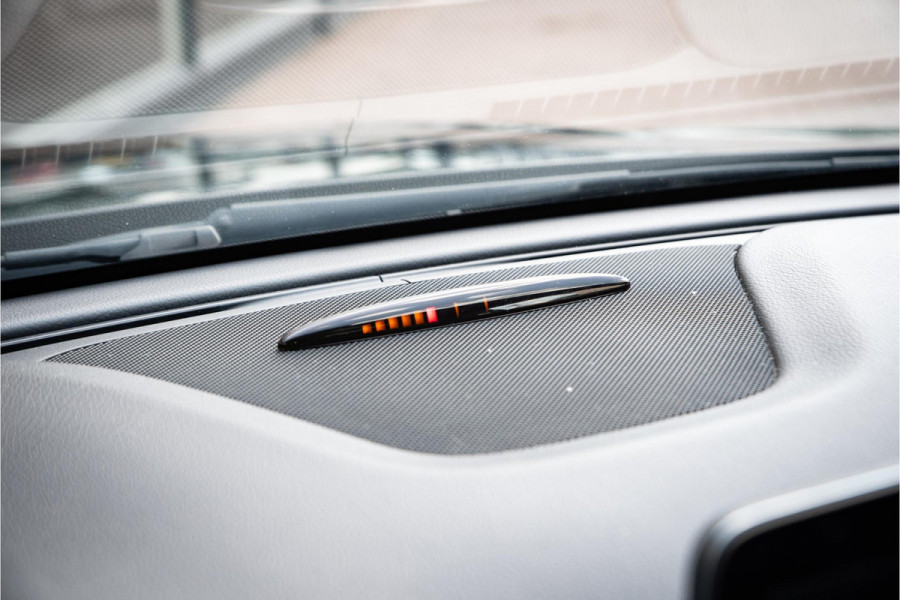 Mercedes-Benz CLA-Klasse Shooting Brake 180 Ambition AMG Panoramadak Keyless Stoelverw. LED Alcantara