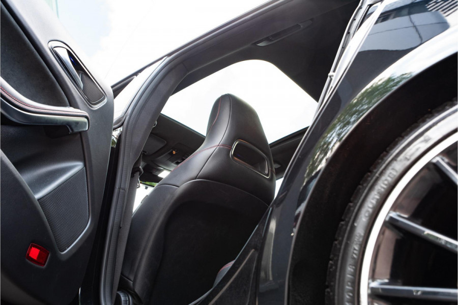 Mercedes-Benz CLA-Klasse Shooting Brake 180 Ambition AMG Panoramadak Keyless Stoelverw. LED Alcantara