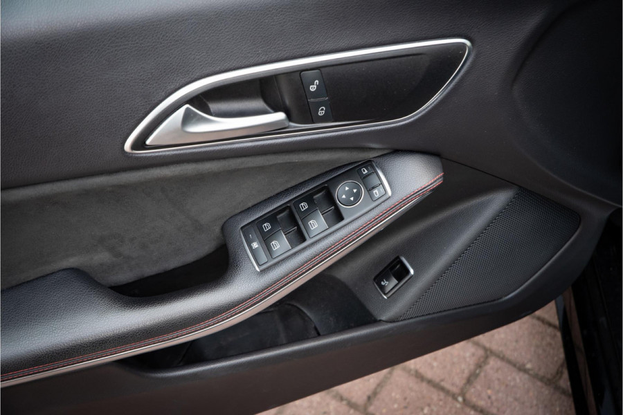 Mercedes-Benz CLA-Klasse Shooting Brake 180 Ambition AMG Panoramadak Keyless Stoelverw. LED Alcantara