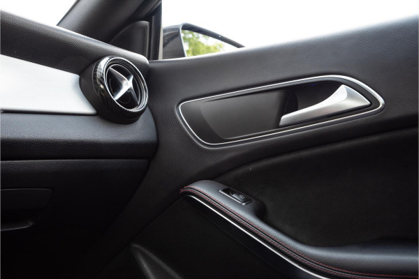 Mercedes-Benz CLA-Klasse Shooting Brake 180 Ambition AMG Panoramadak Keyless Stoelverw. LED Alcantara