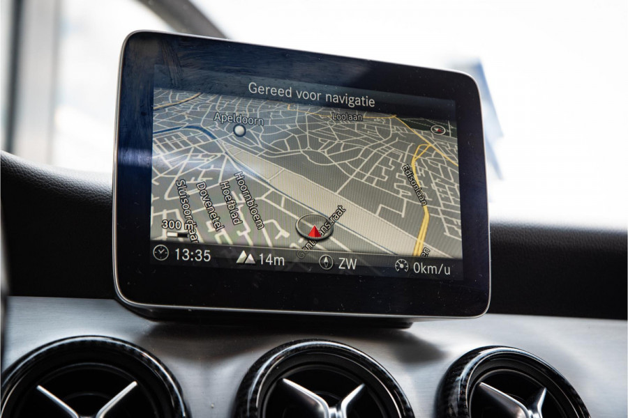 Mercedes-Benz CLA-Klasse Shooting Brake 180 Ambition AMG Panoramadak Keyless Stoelverw. LED Alcantara