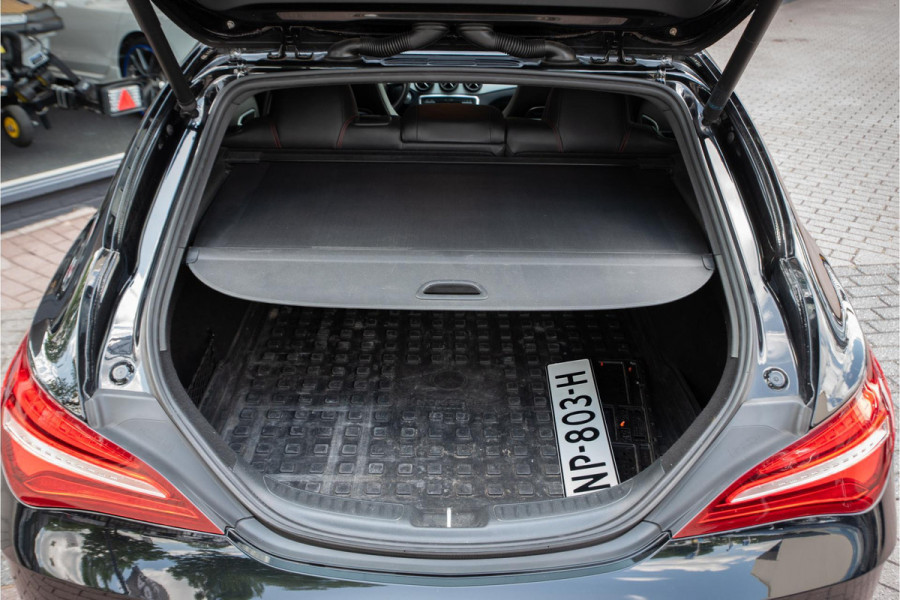 Mercedes-Benz CLA-Klasse Shooting Brake 180 Ambition AMG Panoramadak Keyless Stoelverw. LED Alcantara
