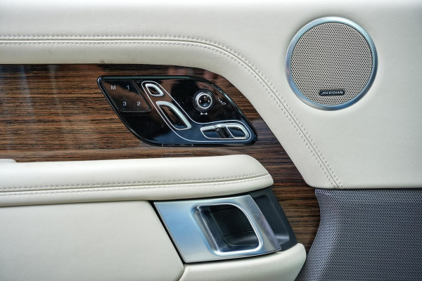 Land Rover Range Rover 3.0 TDV6 Autobiography Panoramadak Adapt. Cruise HeadUp Luchtvering Meridian Keyless 22''LM