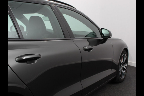 Volvo V60 2.0 B4 R-Design Navigatie Camera Climate Control Parkeer Sensoren Cruise Control Adaptive Verwarmde voorstoelen Lichtmetalen Velgen