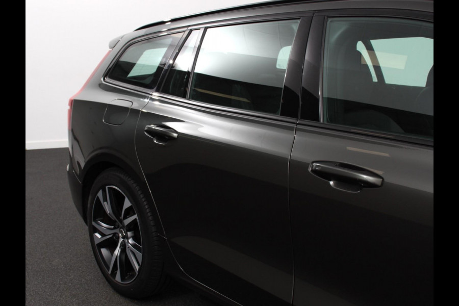Volvo V60 2.0 B4 R-Design Navigatie Camera Climate Control Parkeer Sensoren Cruise Control Adaptive Verwarmde voorstoelen Lichtmetalen Velgen