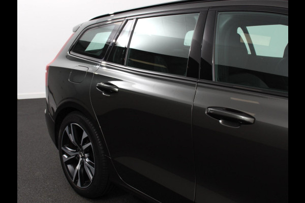 Volvo V60 2.0 B4 R-Design Navigatie Camera Climate Control Parkeer Sensoren Cruise Control Adaptive Verwarmde voorstoelen Lichtmetalen Velgen