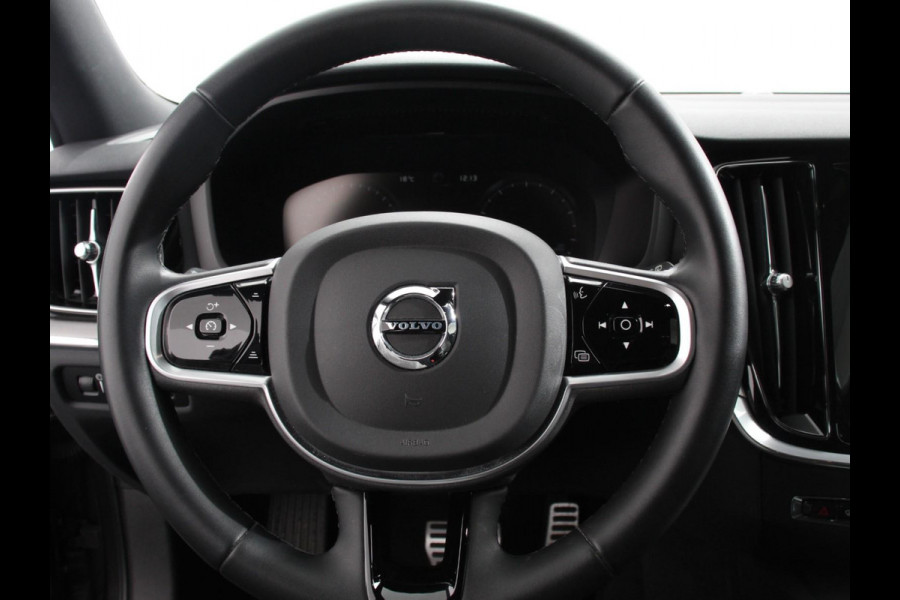 Volvo V60 2.0 B4 R-Design Navigatie Camera Climate Control Parkeer Sensoren Cruise Control Adaptive Verwarmde voorstoelen Lichtmetalen Velgen