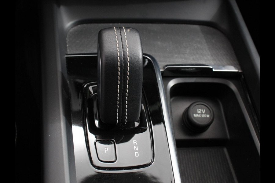 Volvo V60 2.0 B4 R-Design Navigatie Camera Climate Control Parkeer Sensoren Cruise Control Adaptive Verwarmde voorstoelen Lichtmetalen Velgen