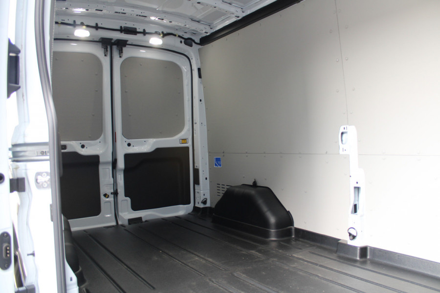 Ford Transit 350 2.0 TDCI L3H2 Trend MHEV 170pk Trend - Navigatie - Blind Spot - Adaptive cruise - Camera - 270gr deuren - Trekhaak - Rijklaa
