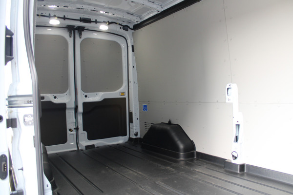 Ford Transit 350 2.0 TDCI L3H2 Trend MHEV 170pk Trend - Navigatie - Blind Spot - Adaptive cruise - Camera - 270gr deuren - Trekhaak - Rijklaa