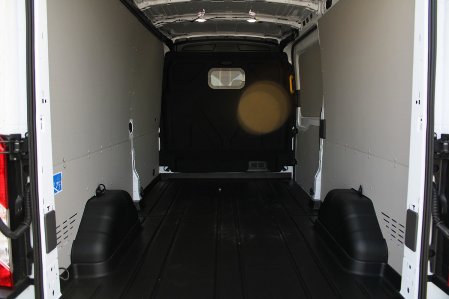 Ford Transit 350 2.0 TDCI L3H2 Trend MHEV 170pk Trend - Navigatie - Blind Spot - Adaptive cruise - Camera - 270gr deuren - Trekhaak - Rijklaa