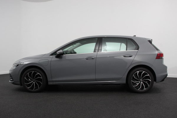 Volkswagen Golf 1.4 eHybrid DSG Style 204 Pk | Navigatie | Adaptive Cruise Control | Lane Assist | Privacy Glass | Stoel/Stuurverwarming |
