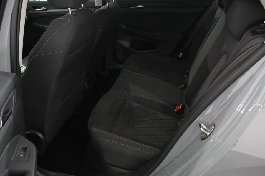 Volkswagen Golf 1.4 eHybrid DSG Style 204 Pk | Navigatie | Adaptive Cruise Control | Lane Assist | Privacy Glass | Stoel/Stuurverwarming |