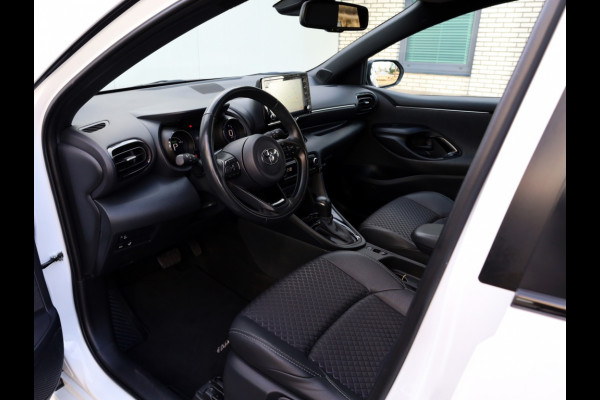 Toyota Yaris 1.5 Hyb. Launch Edition | Bi-Tone | Half Leder | Stoelverwarming
