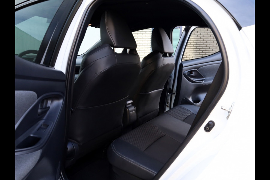 Toyota Yaris 1.5 Hyb. Launch Edition | Bi-Tone | Half Leder | Stoelverwarming