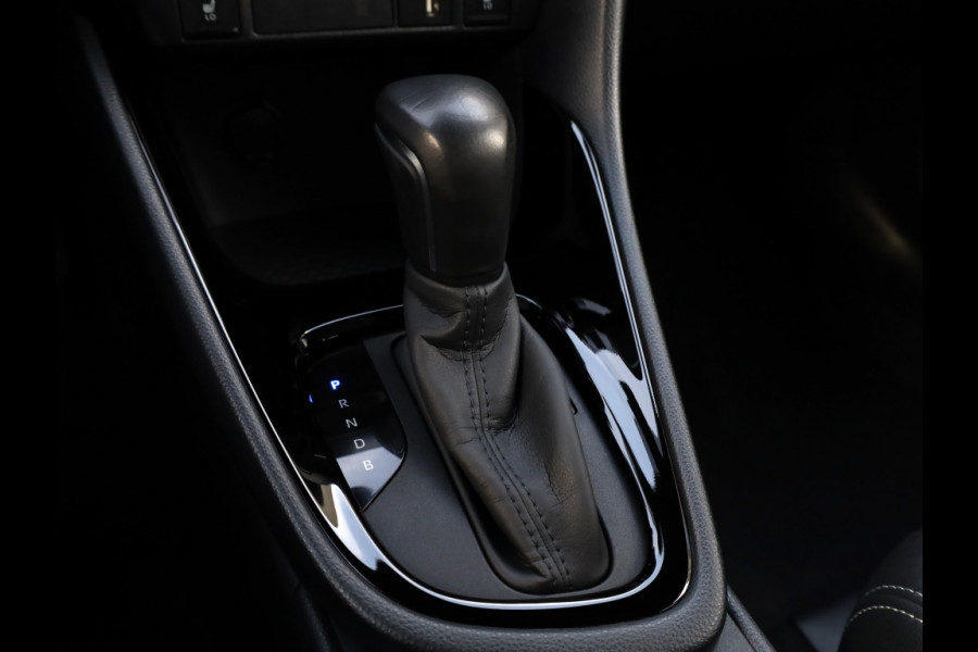 Toyota Yaris 1.5 Hyb. Launch Edition | Bi-Tone | Half Leder | Stoelverwarming