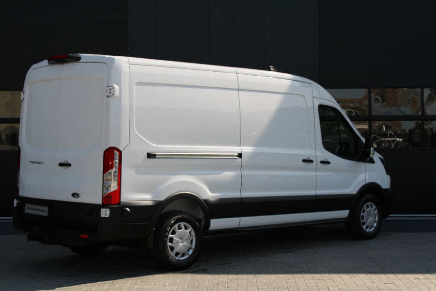 Ford Transit 350 2.0 TDCI L3H2 Trend 130pk Trend - Navigatie - Blind Spot - Adaptive cruise - Camera - 270gr deuren - Trekhaak - Rijklaar