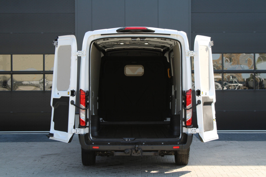 Ford Transit 350 2.0 TDCI L3H2 Trend 130pk Trend - Navigatie - Blind Spot - Adaptive cruise - Camera - 270gr deuren - Trekhaak - Rijklaar