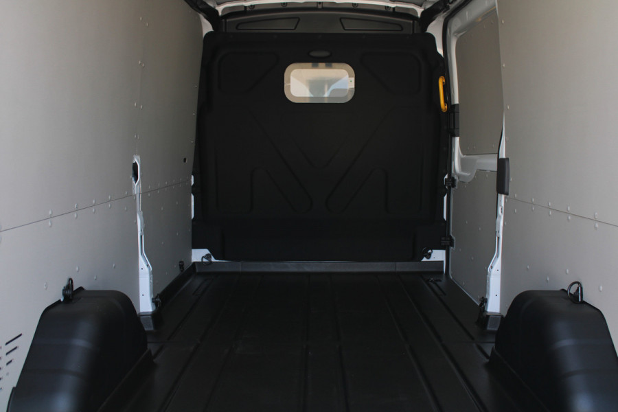 Ford Transit 350 2.0 TDCI L3H2 Trend 130pk Trend - Navigatie - Blind Spot - Adaptive cruise - Camera - 270gr deuren - Trekhaak - Rijklaar