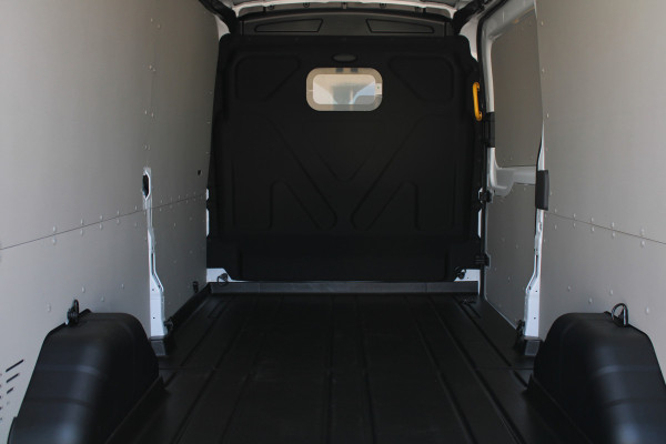 Ford Transit 350 2.0 TDCI L3H2 Trend 130pk Trend - Navigatie - Blind Spot - Adaptive cruise - Camera - 270gr deuren - Trekhaak - Rijklaar