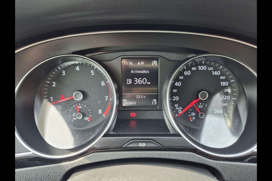 Volkswagen Passat Variant 1.4 TSI Comfortline Business ,airco,adap cruise,trekhaak,navigatie,app conect,stoelverwarming,parkeer,