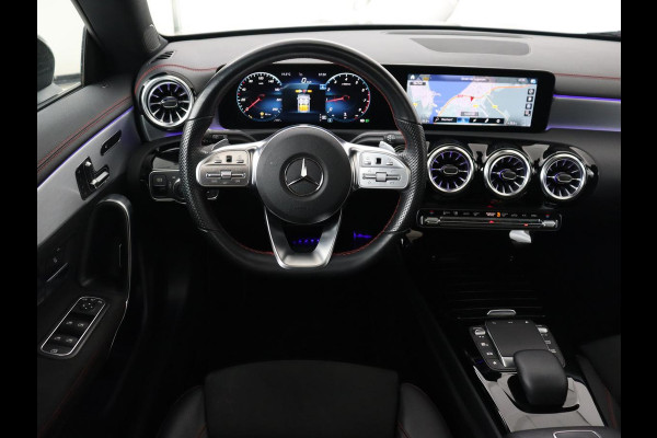 Mercedes-Benz CLA-Klasse Shooting Brake 200 Business Solution AMG | Panoramadak | Trekhaak | Stoelverwarming | Memory | Matrix LED | Carplay | Leder/Alcantara | Camera | Navigatie | Park Assist