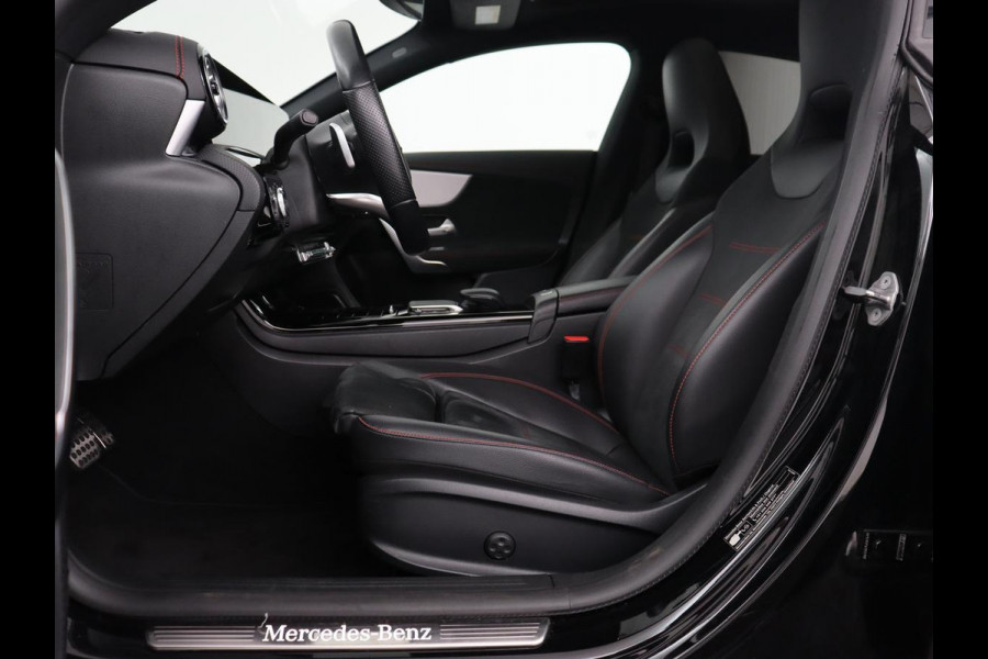 Mercedes-Benz CLA-Klasse Shooting Brake 200 Business Solution AMG | Panoramadak | Trekhaak | Stoelverwarming | Memory | Matrix LED | Carplay | Leder/Alcantara | Camera | Navigatie | Park Assist