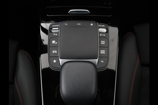 Mercedes-Benz CLA-Klasse Shooting Brake 200 Business Solution AMG | Panoramadak | Trekhaak | Stoelverwarming | Memory | Matrix LED | Carplay | Leder/Alcantara | Camera | Navigatie | Park Assist