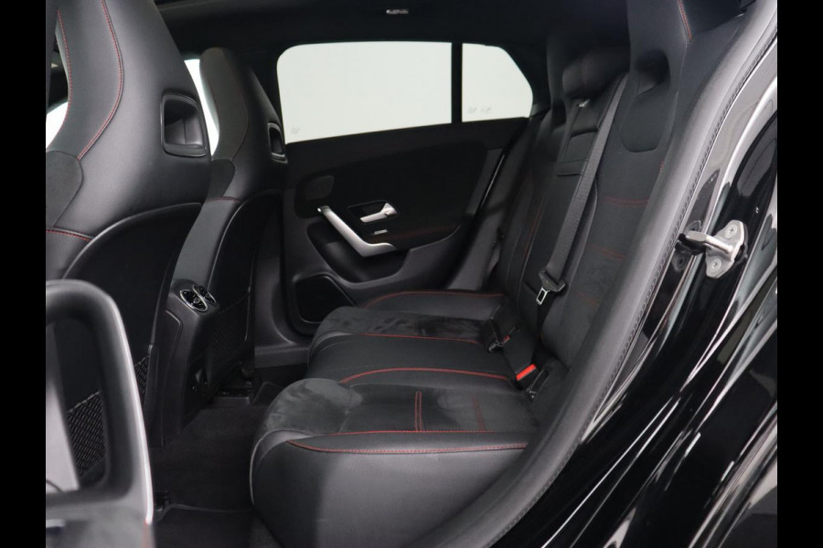 Mercedes-Benz CLA-Klasse Shooting Brake 200 Business Solution AMG | Panoramadak | Trekhaak | Stoelverwarming | Memory | Matrix LED | Carplay | Leder/Alcantara | Camera | Navigatie | Park Assist