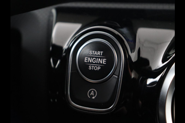 Mercedes-Benz CLA-Klasse Shooting Brake 200 Business Solution AMG | Panoramadak | Trekhaak | Stoelverwarming | Memory | Matrix LED | Carplay | Leder/Alcantara | Camera | Navigatie | Park Assist