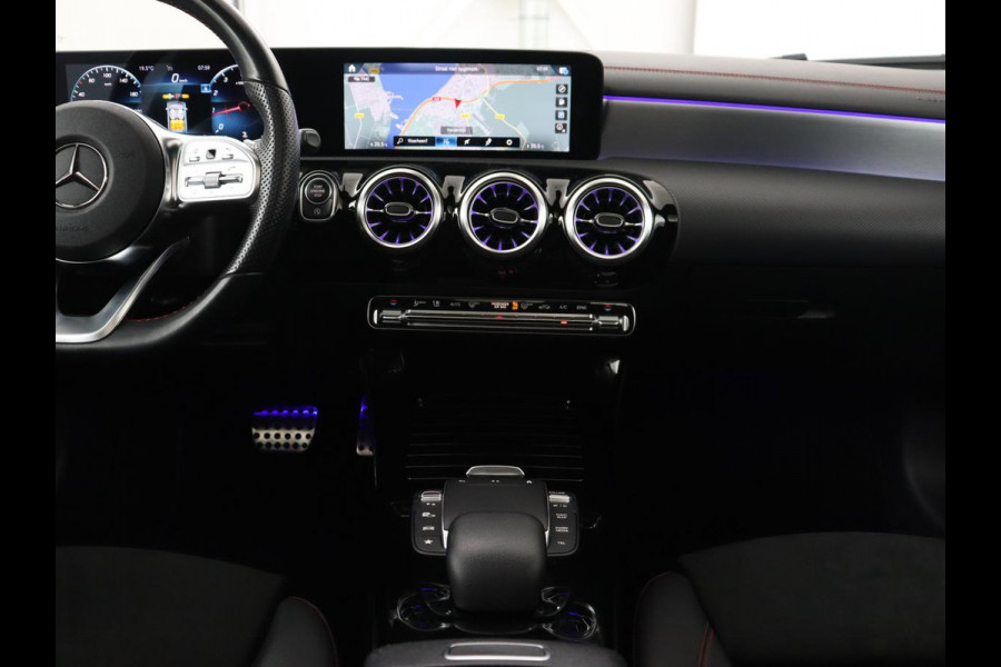 Mercedes-Benz CLA-Klasse Shooting Brake 200 Business Solution AMG | Panoramadak | Trekhaak | Stoelverwarming | Memory | Matrix LED | Carplay | Leder/Alcantara | Camera | Navigatie | Park Assist