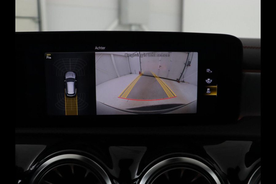 Mercedes-Benz CLA-Klasse Shooting Brake 200 Business Solution AMG | Panoramadak | Trekhaak | Stoelverwarming | Memory | Matrix LED | Carplay | Leder/Alcantara | Camera | Navigatie | Park Assist