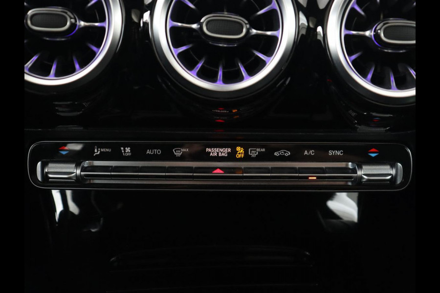 Mercedes-Benz CLA-Klasse Shooting Brake 200 Business Solution AMG | Panoramadak | Trekhaak | Stoelverwarming | Memory | Matrix LED | Carplay | Leder/Alcantara | Camera | Navigatie | Park Assist