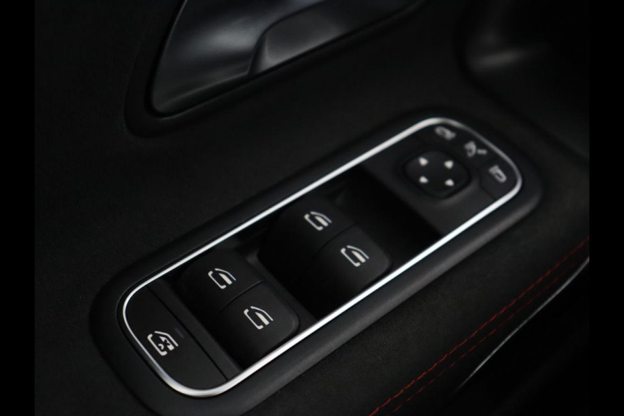 Mercedes-Benz CLA-Klasse Shooting Brake 200 Business Solution AMG | Panoramadak | Trekhaak | Stoelverwarming | Memory | Matrix LED | Carplay | Leder/Alcantara | Camera | Navigatie | Park Assist