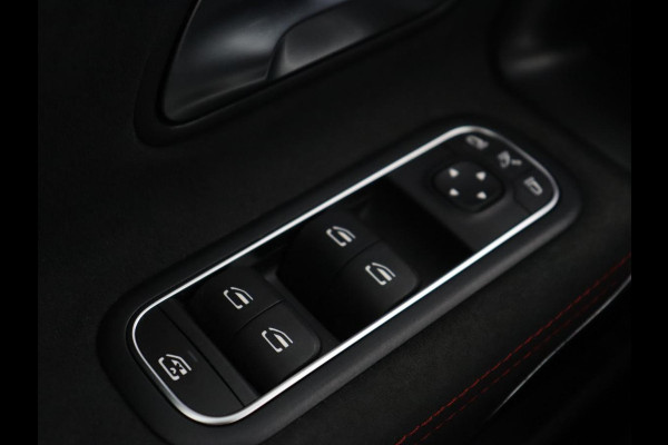 Mercedes-Benz CLA-Klasse Shooting Brake 200 Business Solution AMG | Panoramadak | Trekhaak | Stoelverwarming | Memory | Matrix LED | Carplay | Leder/Alcantara | Camera | Navigatie | Park Assist