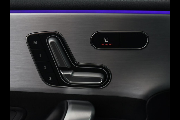 Mercedes-Benz CLA-Klasse Shooting Brake 200 Business Solution AMG | Panoramadak | Trekhaak | Stoelverwarming | Memory | Matrix LED | Carplay | Leder/Alcantara | Camera | Navigatie | Park Assist
