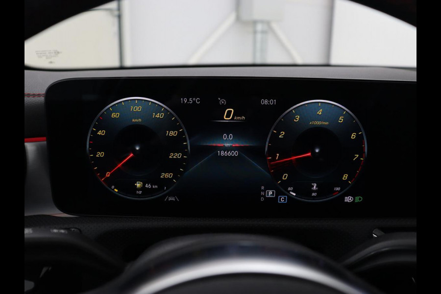 Mercedes-Benz CLA-Klasse Shooting Brake 200 Business Solution AMG | Panoramadak | Trekhaak | Stoelverwarming | Memory | Matrix LED | Carplay | Leder/Alcantara | Camera | Navigatie | Park Assist