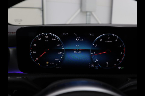 Mercedes-Benz CLA-Klasse Shooting Brake 200 Business Solution AMG | Panoramadak | Trekhaak | Stoelverwarming | Memory | Matrix LED | Carplay | Leder/Alcantara | Camera | Navigatie | Park Assist