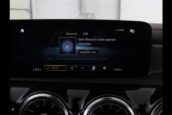 Mercedes-Benz CLA-Klasse Shooting Brake 200 Business Solution AMG | Panoramadak | Trekhaak | Stoelverwarming | Memory | Matrix LED | Carplay | Leder/Alcantara | Camera | Navigatie | Park Assist