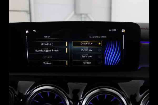 Mercedes-Benz CLA-Klasse Shooting Brake 200 Business Solution AMG | Panoramadak | Trekhaak | Stoelverwarming | Memory | Matrix LED | Carplay | Leder/Alcantara | Camera | Navigatie | Park Assist
